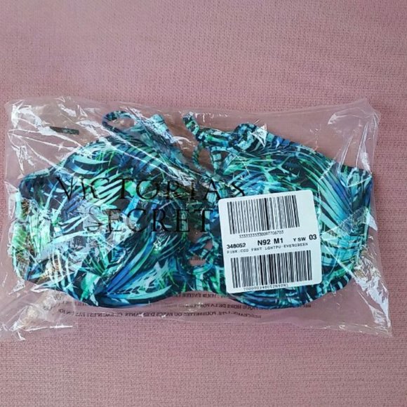 New Victoria's Secret strappy bikini top - Picture 1 of 6